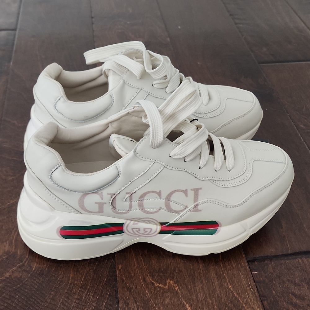 Fashion Cream Sneakers with Logo and Stripe